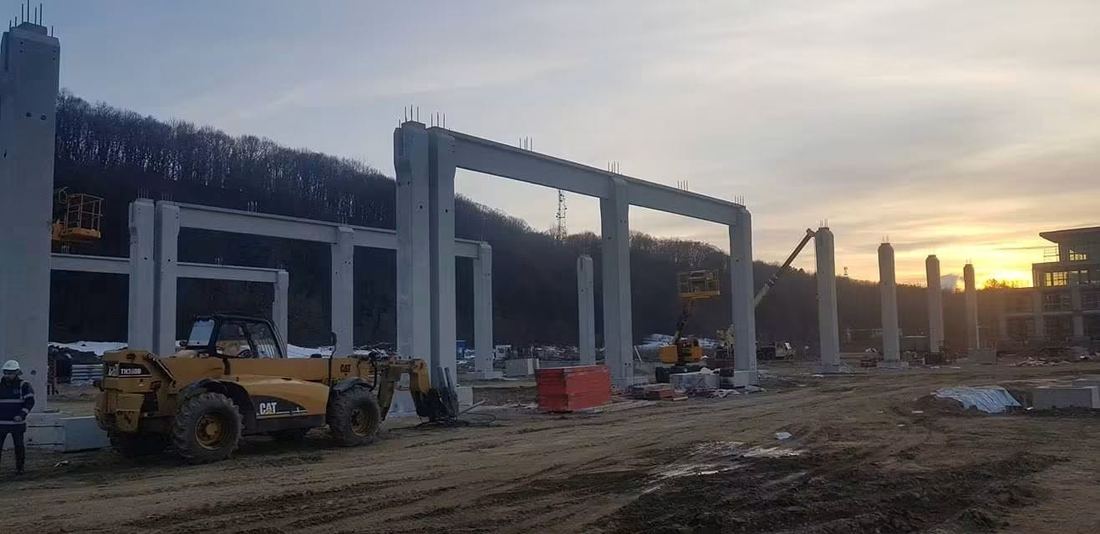 Magazin Dedeman Onesti - stalpi si grinzi prefabricate montate